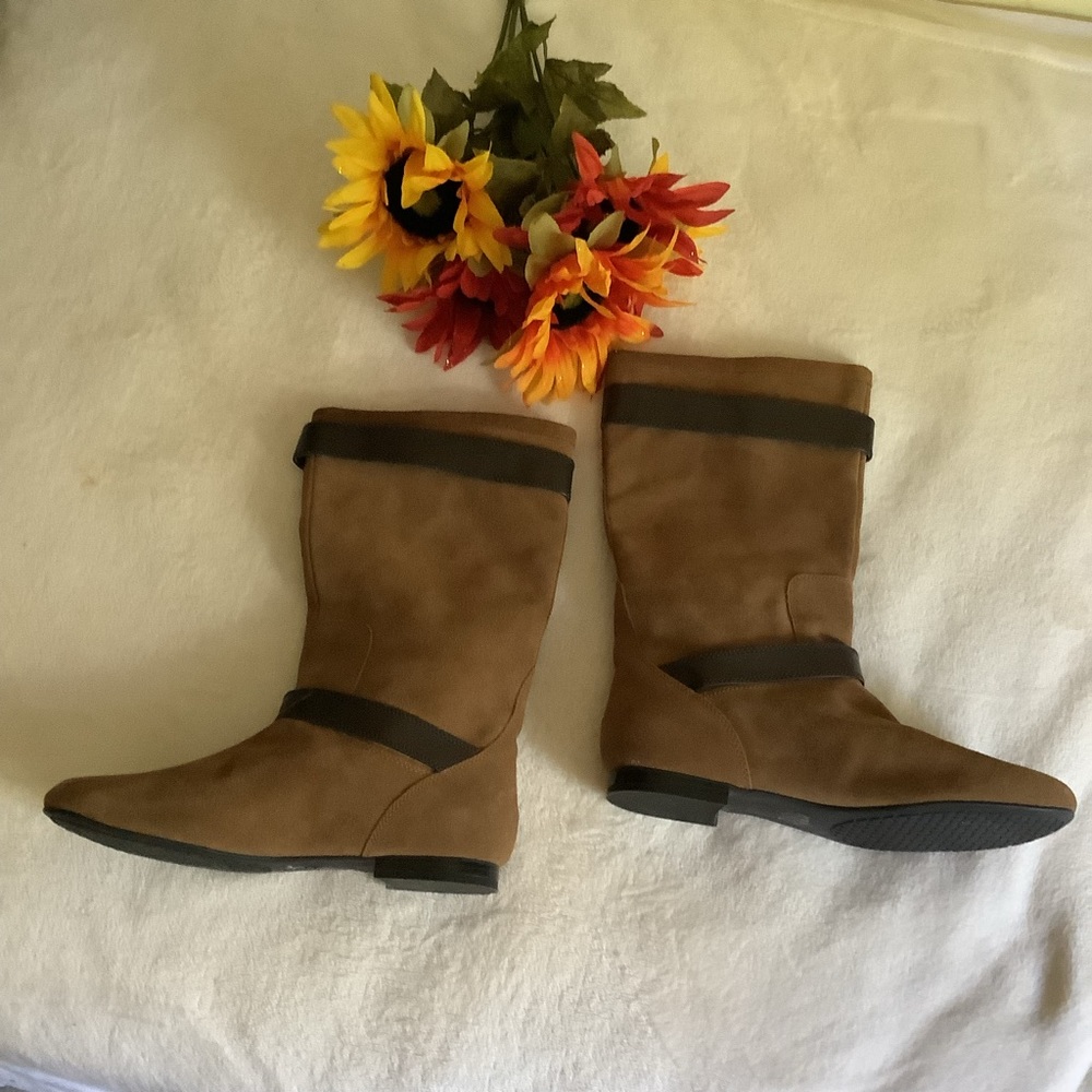 NWOT White Mountain Suede Boots - Picture 5 of 10